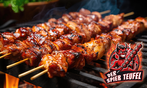 Leckere XXL Spieße am Grill - rechts unten das "Der Spieß Teufel" Logo